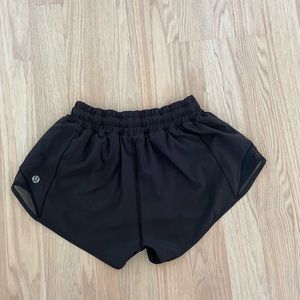 Lululemon 2.5 hotty hot shorts